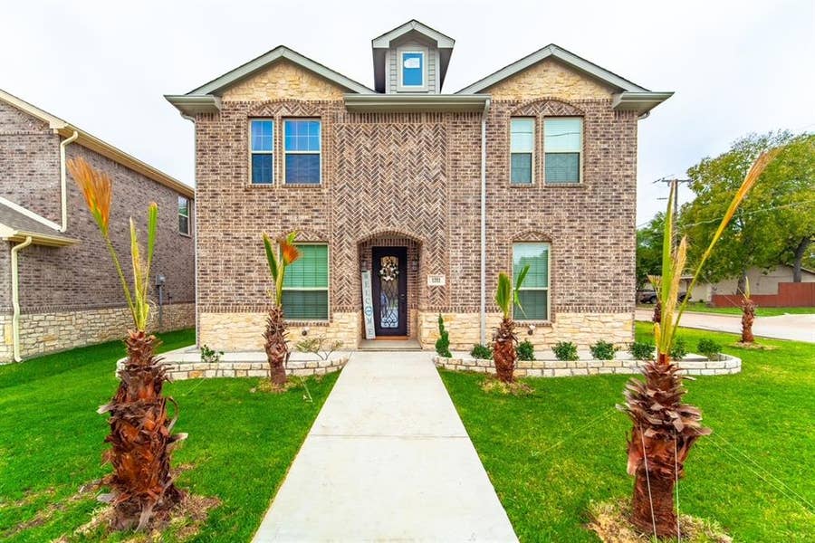 Property photo for 1501 Lakeview Drive, Grand Prairie, TX