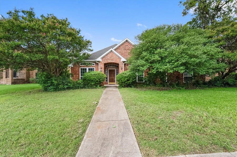 Property photo for 812 FALL Drive, Allen, TX