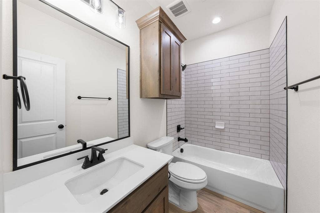440 Paradise Ridge Drive, Waxahachie, TX 75167 440 Paradise Ridge Drive, Waxahachie, TX 75167