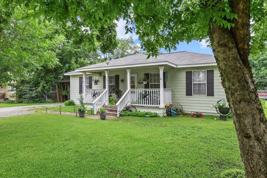 Property photo for 304 Lee Street, Wolfe City, TX