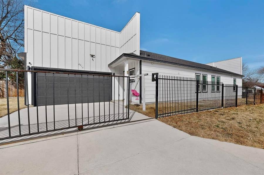 Property photo for 2015 Volga Avenue, Dallas, TX