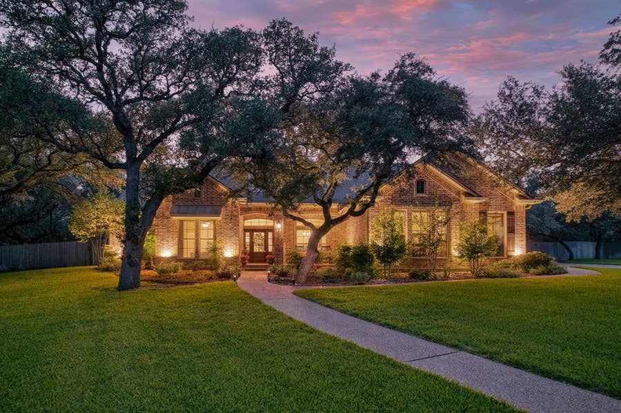 Property photo for 105 Royal Springs Lane, Crawford, TX