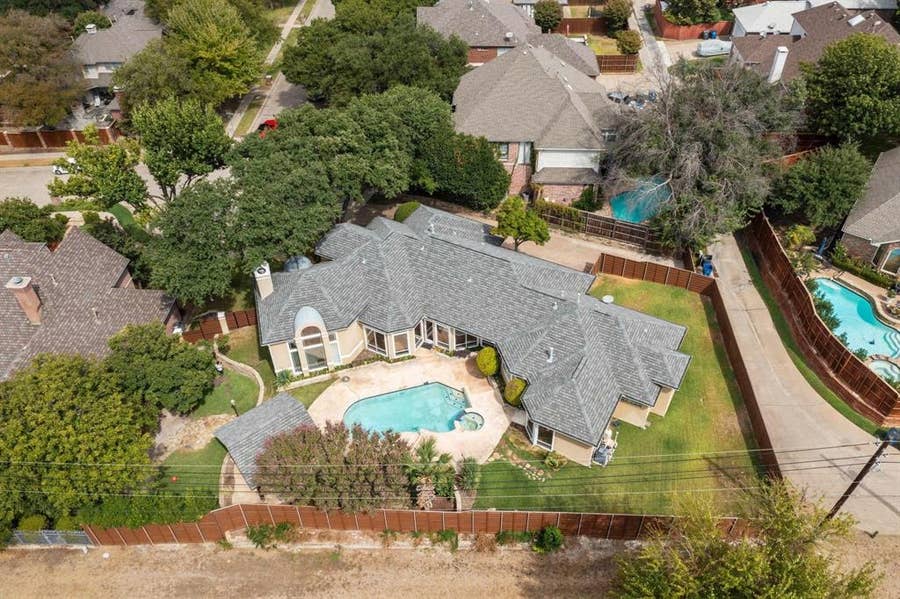 Property photo for 6020 Parksedge Lane, Dallas, TX