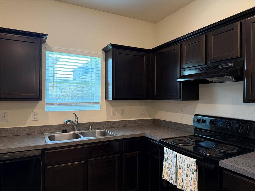 2237 Diamond Drive, Grand Prairie, TX 75051 2237 Diamond Drive, Grand Prairie, TX 75051