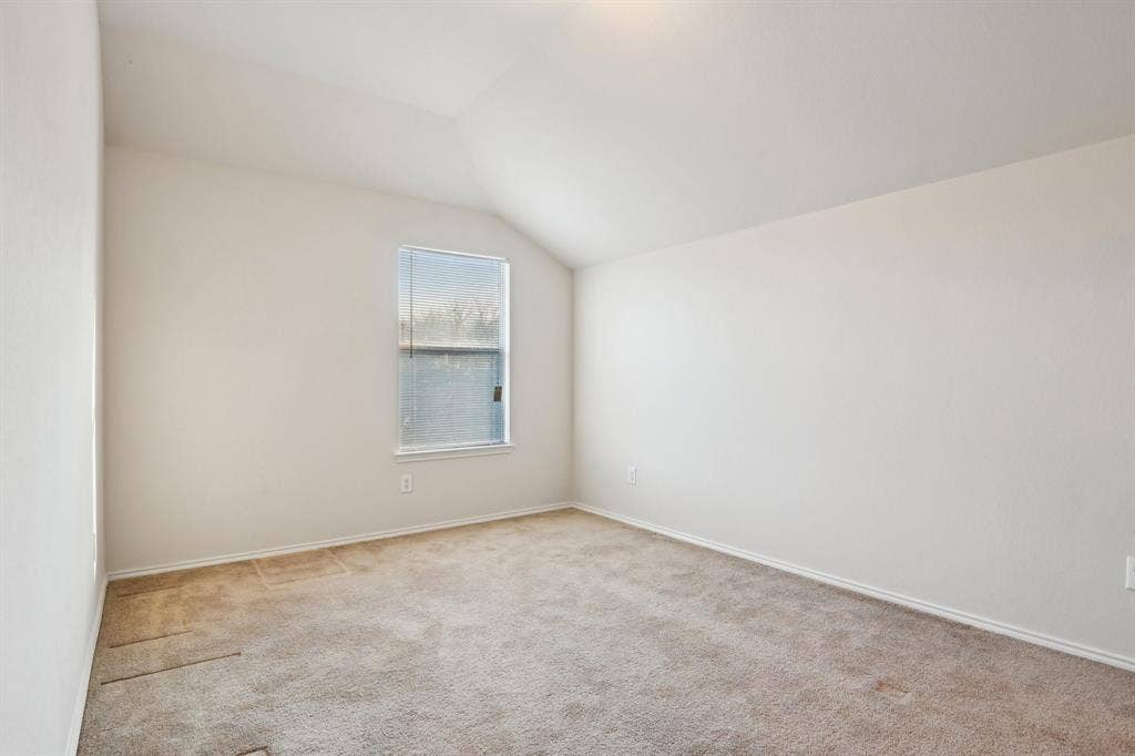 3019 Appaloosa Drive, Dallas, TX 75237 Additional living space featuring lofted ceiling and light colored carpet