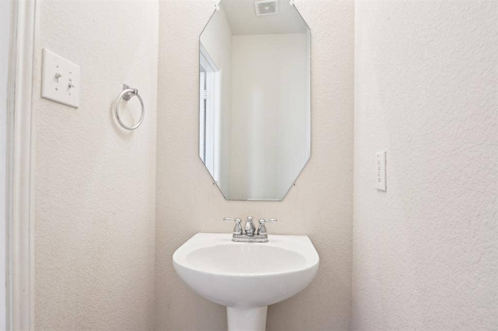 3019 Appaloosa Drive, Dallas, TX 75237 Bathroom with sink