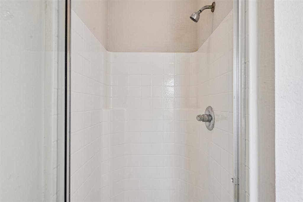 3019 Appaloosa Drive, Dallas, TX 75237 Interior details featuring a tile shower