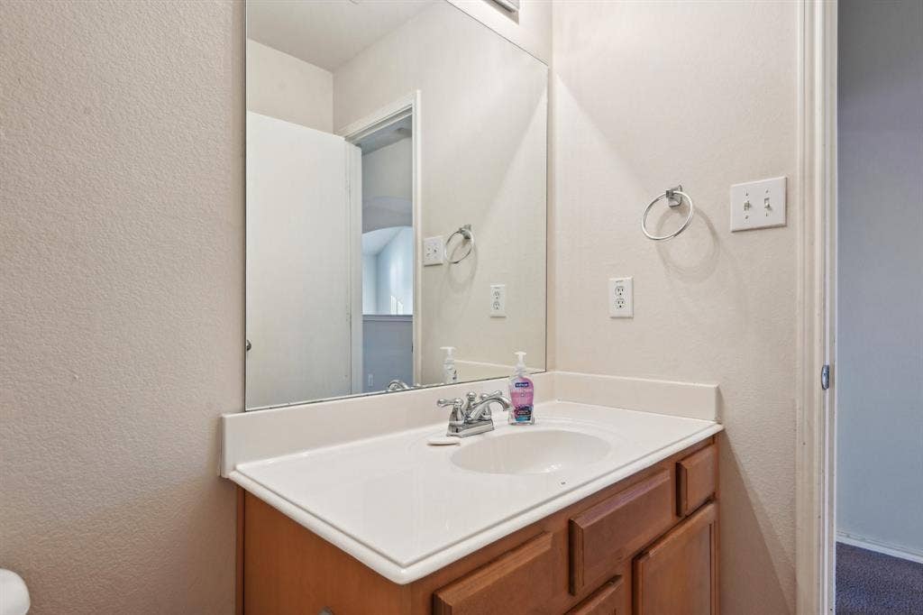 3019 Appaloosa Drive, Dallas, TX 75237 Bathroom featuring vanity
