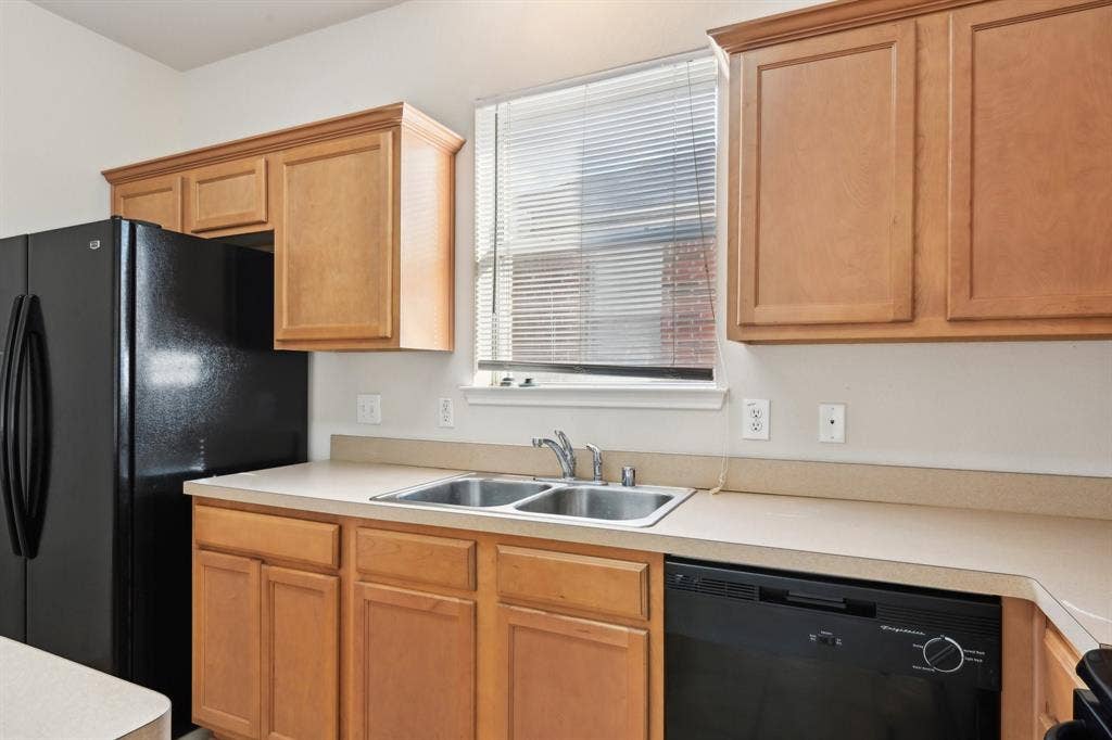 3019 Appaloosa Drive, Dallas, TX 75237 Kitchen with sink and black appliances