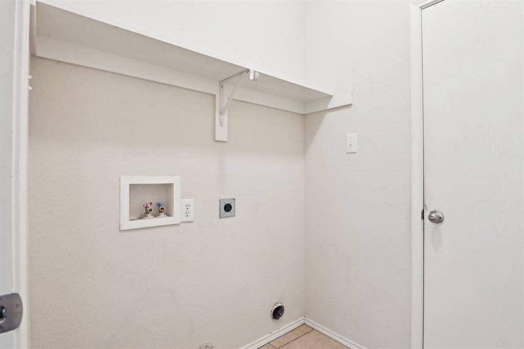 3019 Appaloosa Drive, Dallas, TX 75237 laundry room featuring light tile patterned flooring, hookup for an electric dryer, and hookup for a washing machine