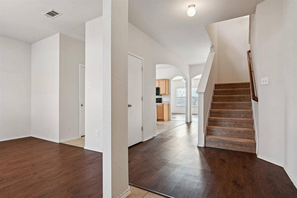 3019 Appaloosa Drive, Dallas, TX 75237 Entrance foyer with hardwood / wood-style floors