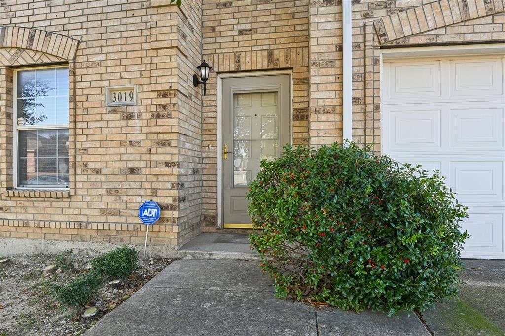 3019 Appaloosa Drive, Dallas, TX 75237 Doorway to property with a garage