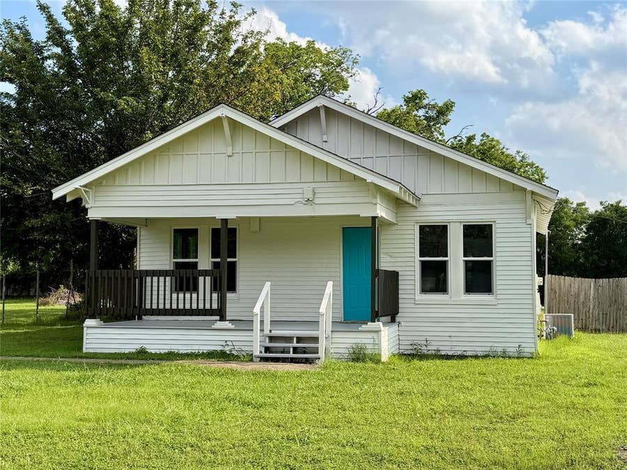 Property photo for 217 Dunlap, Italy, TX