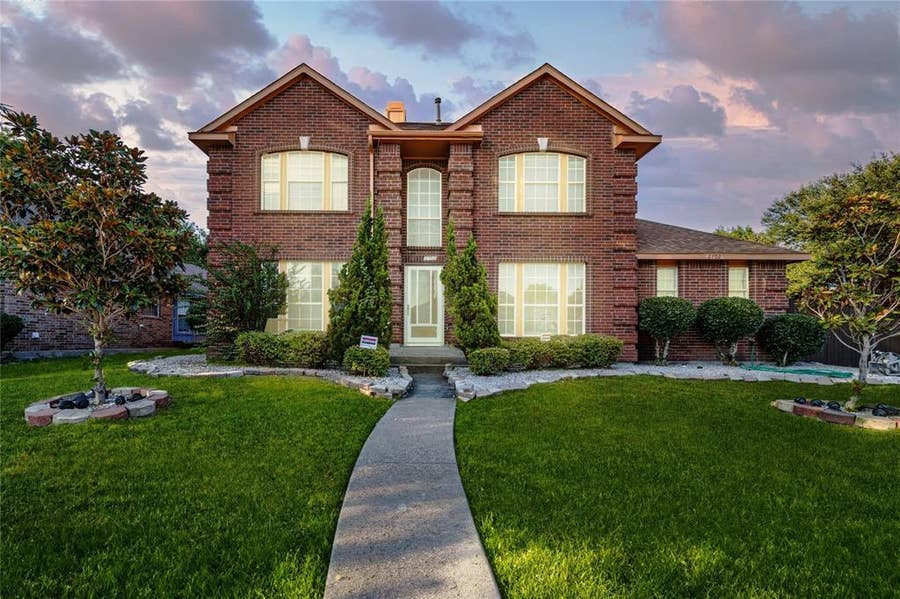 Property photo for 2702 Crosslands Drive, Garland, TX