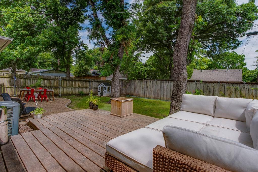 2627 W 10th Street, Dallas, TX 75211 2627 W 10th Street, Dallas, TX 75211