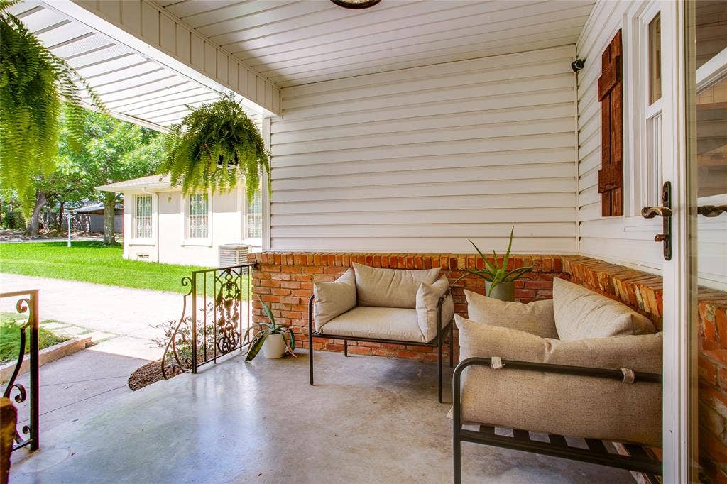 2627 W 10th Street, Dallas, TX 75211 2627 W 10th Street, Dallas, TX 75211