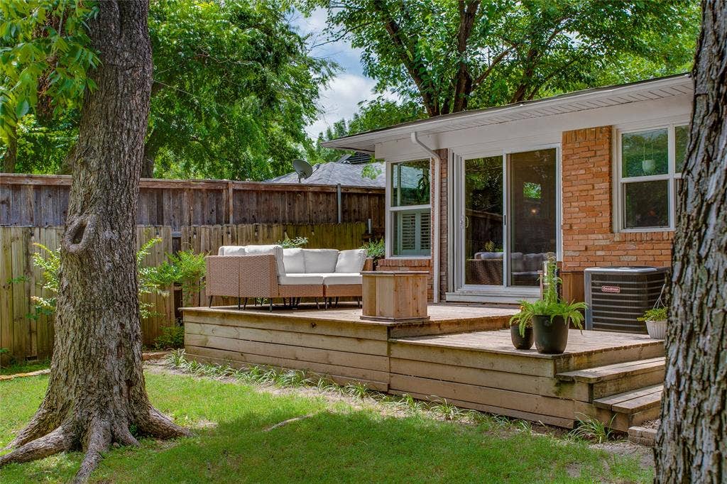 2627 W 10th Street, Dallas, TX 75211 2627 W 10th Street, Dallas, TX 75211