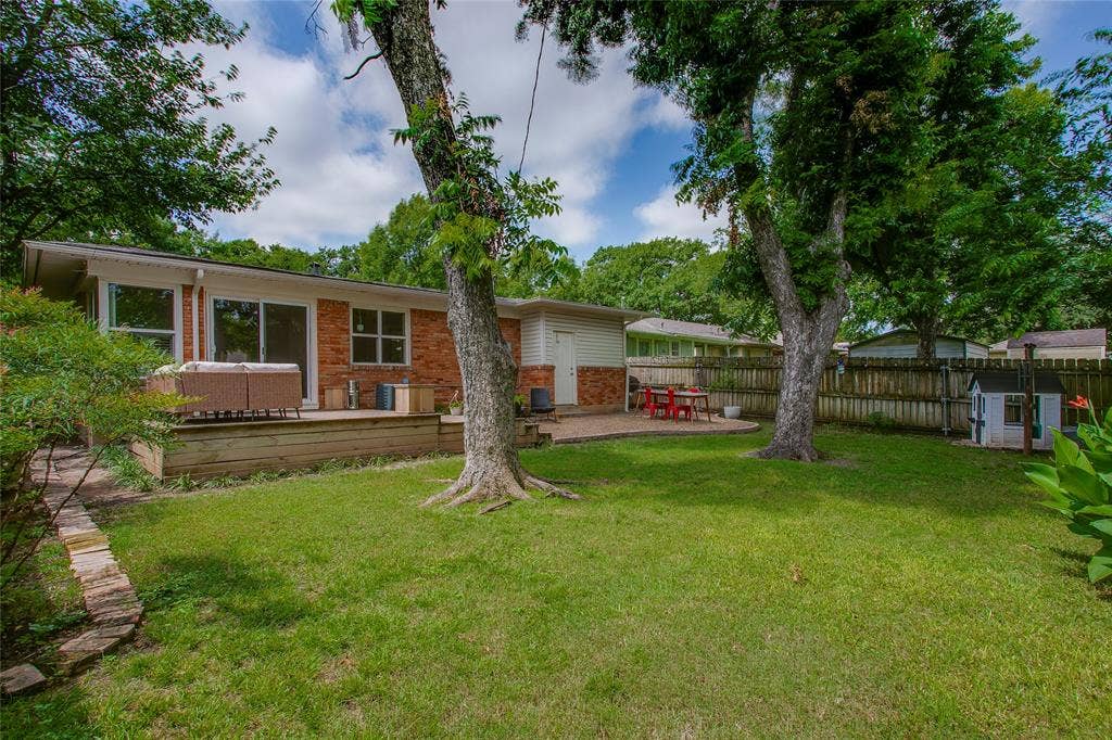 2627 W 10th Street, Dallas, TX 75211 2627 W 10th Street, Dallas, TX 75211