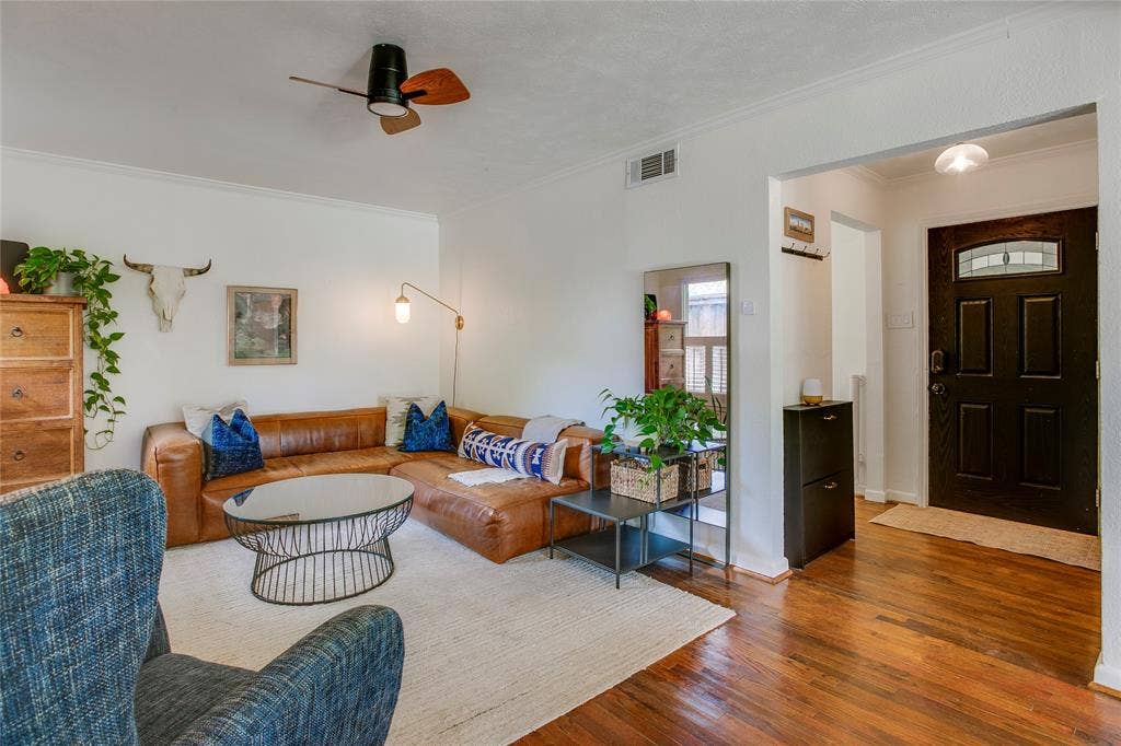 2627 W 10th Street, Dallas, TX 75211 2627 W 10th Street, Dallas, TX 75211