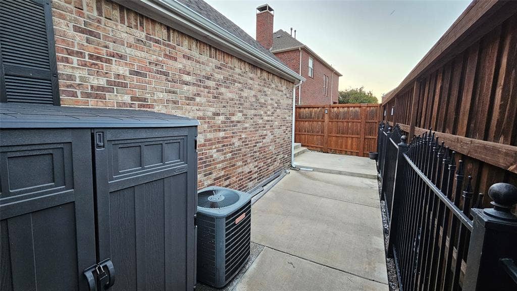 8207 Persimmon Street, Irving, TX 75063