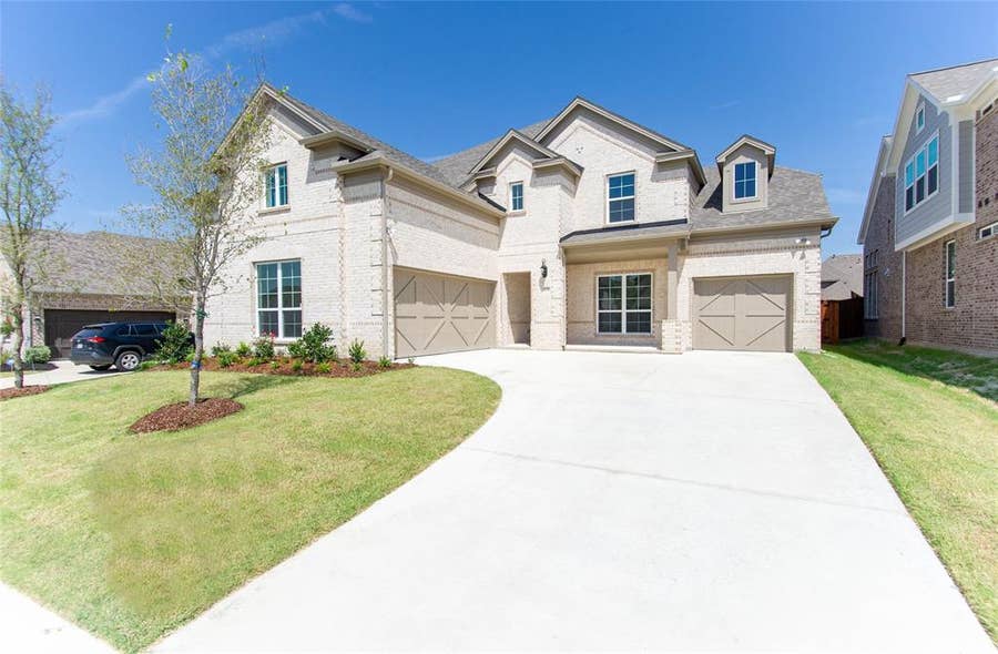 Property photo for 1010 Hunters Creek Drive, Rockwall, TX