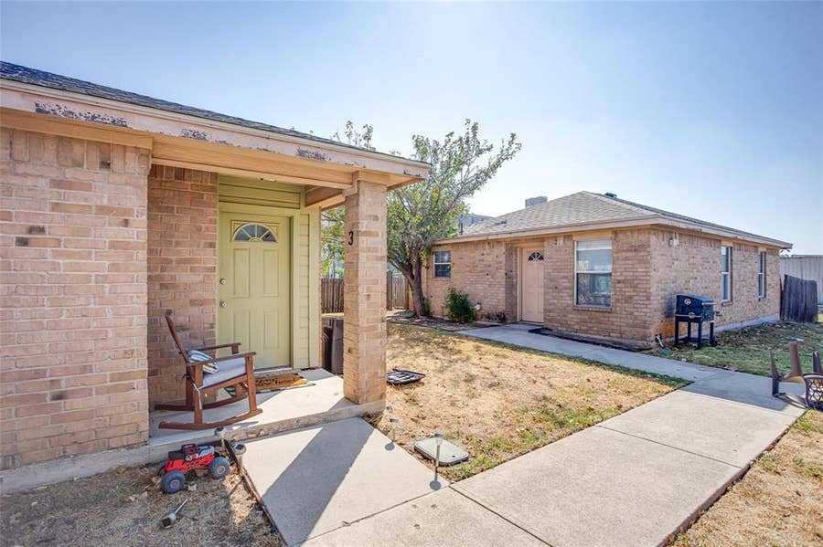 Property photo for 121 Cambridge Drive, Saginaw, TX