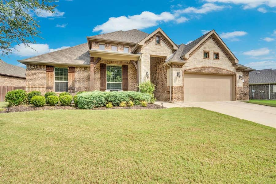 Property photo for 441 Lake Park Drive, Midlothian, TX