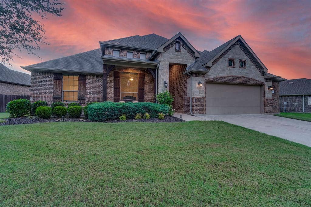 441 Lake Park is calling you home!! Are you ready for a great property in a community orientated neighborhood???