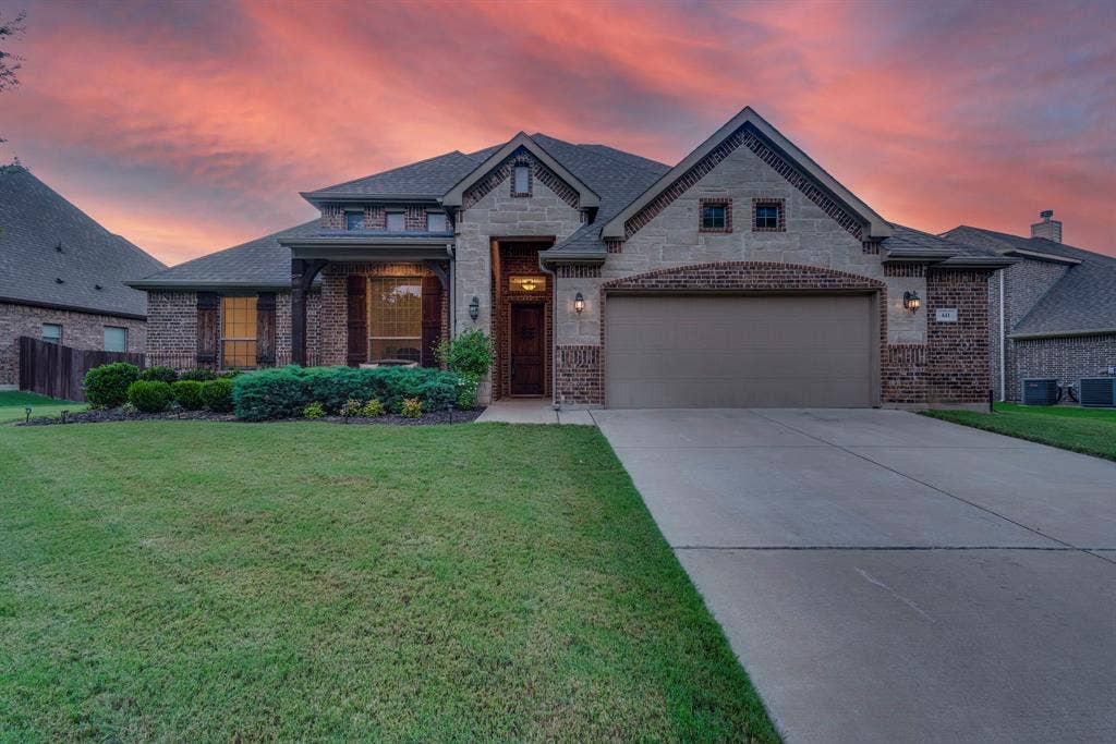 441 Lake Park is move in ready! Are you ready to be the next homeowners??