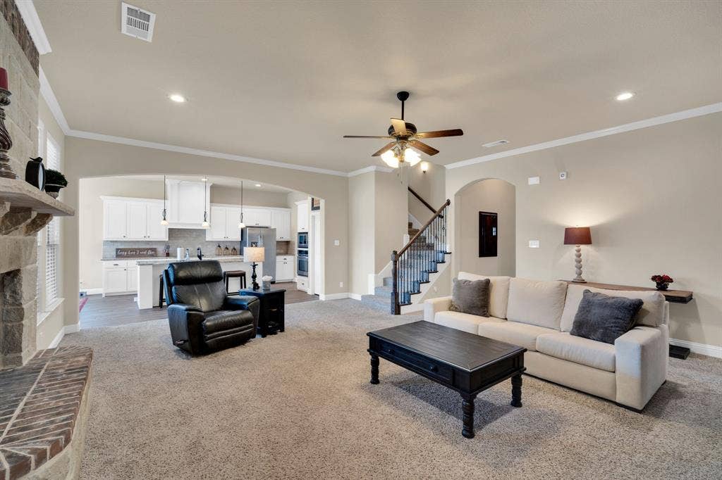 Everyone who lives here or visits here will always feel a sense of togetherness with this accommodating open concept living and dining.