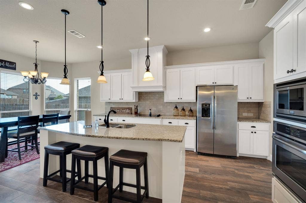 Who doesn't love a light, bright and easy to navigate kitchen?? This is a kitchen that promotes togetherness and new recipes!!