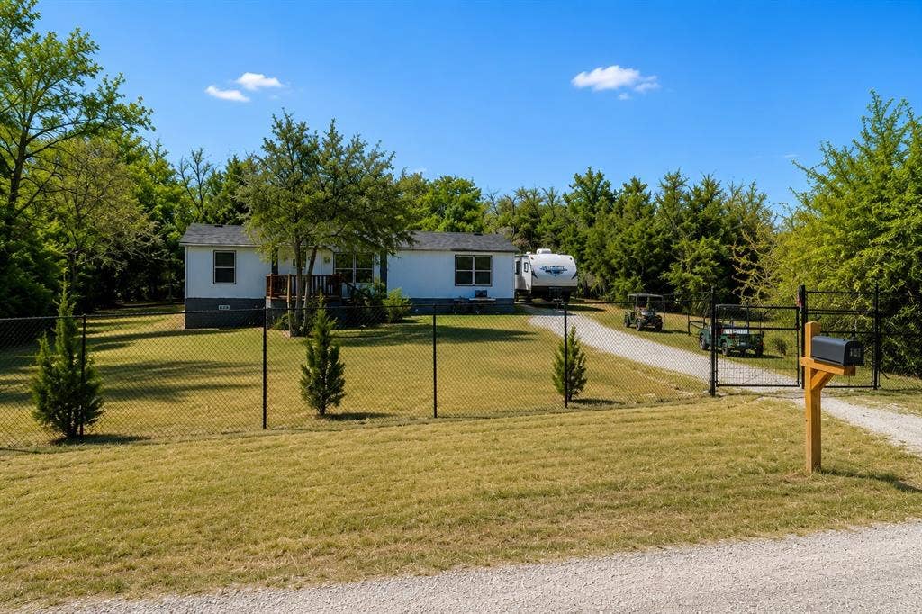 4414 Appletree Court, Granbury, TX 76048 4414 Appletree Court, Granbury, TX 76048