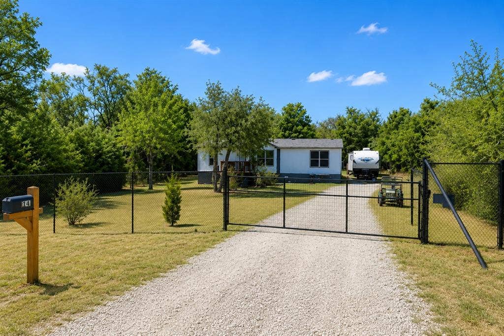 4414 Appletree Court, Granbury, TX 76048 4414 Appletree Court, Granbury, TX 76048