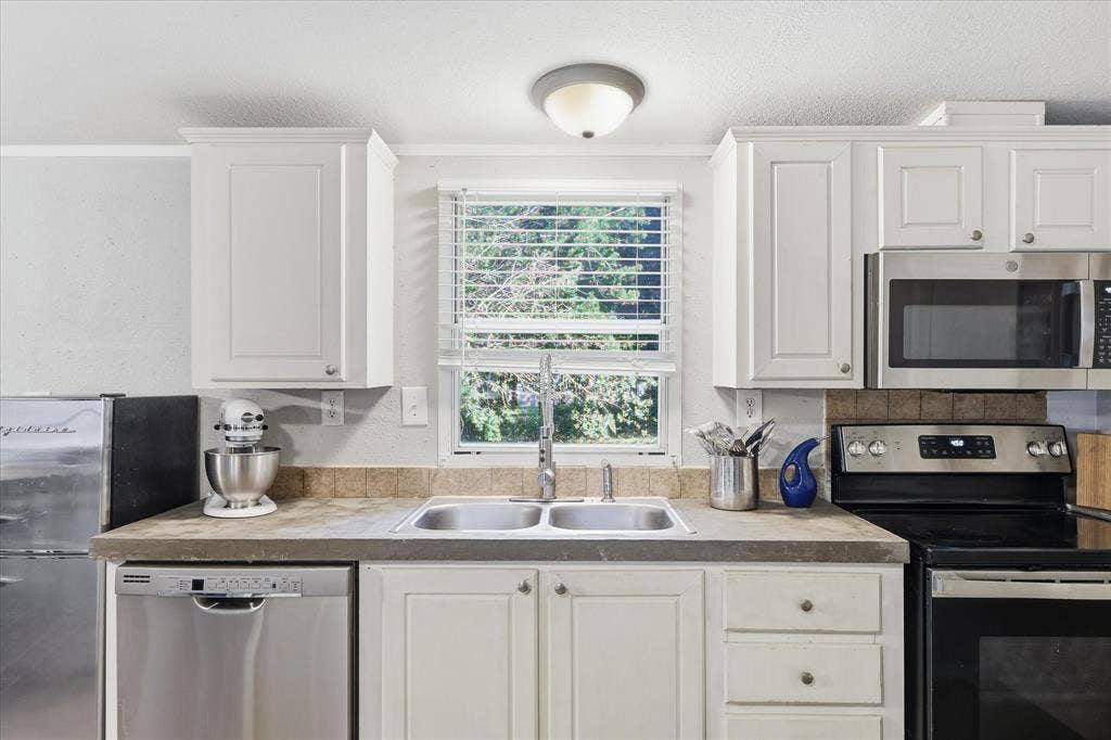 4414 Appletree Court, Granbury, TX 76048 4414 Appletree Court, Granbury, TX 76048