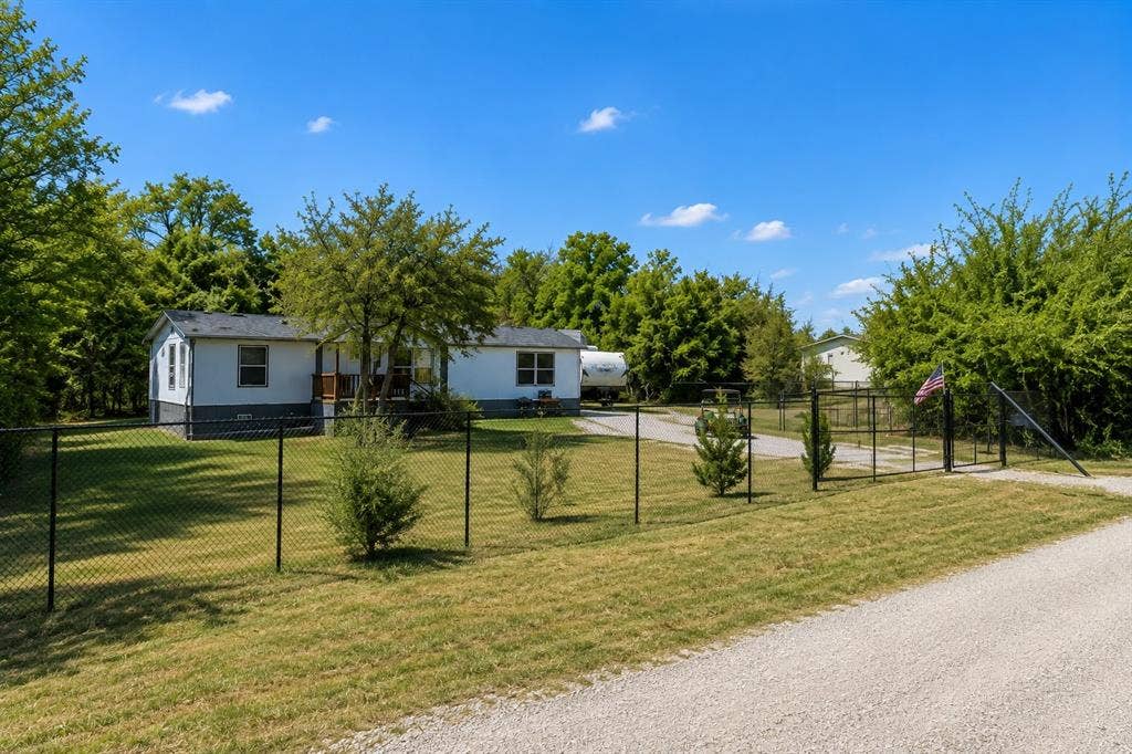 4414 Appletree Court, Granbury, TX 76048 4414 Appletree Court, Granbury, TX 76048