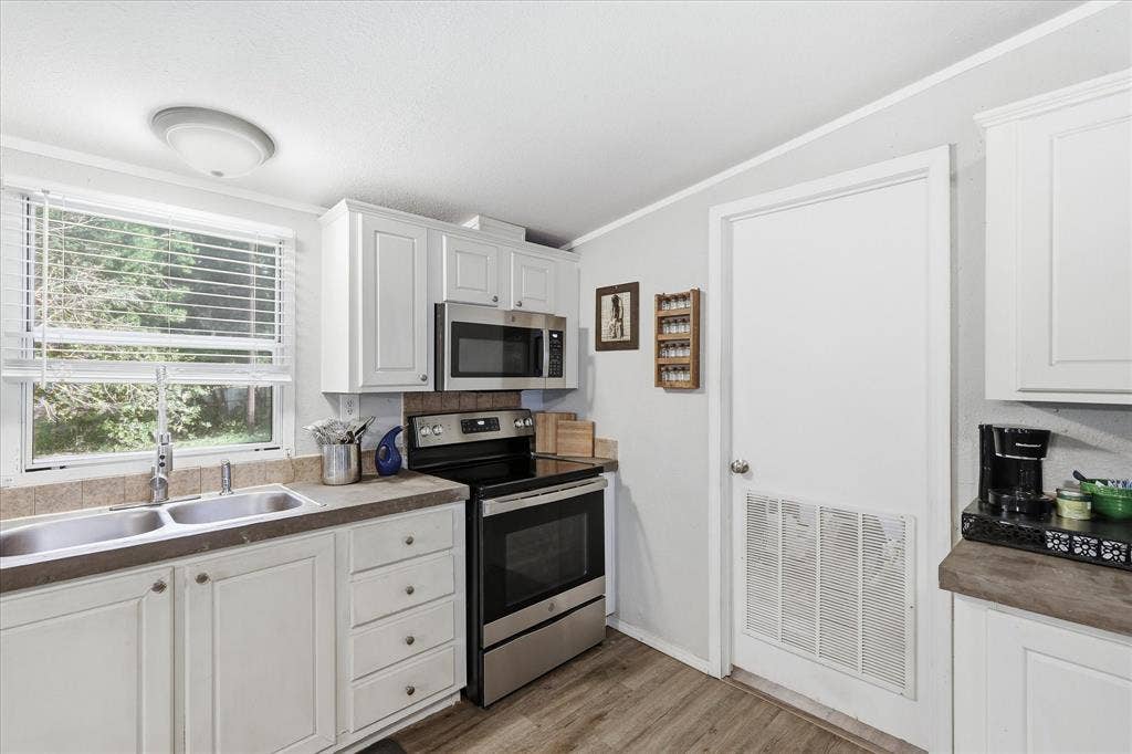 4414 Appletree Court, Granbury, TX 76048 4414 Appletree Court, Granbury, TX 76048