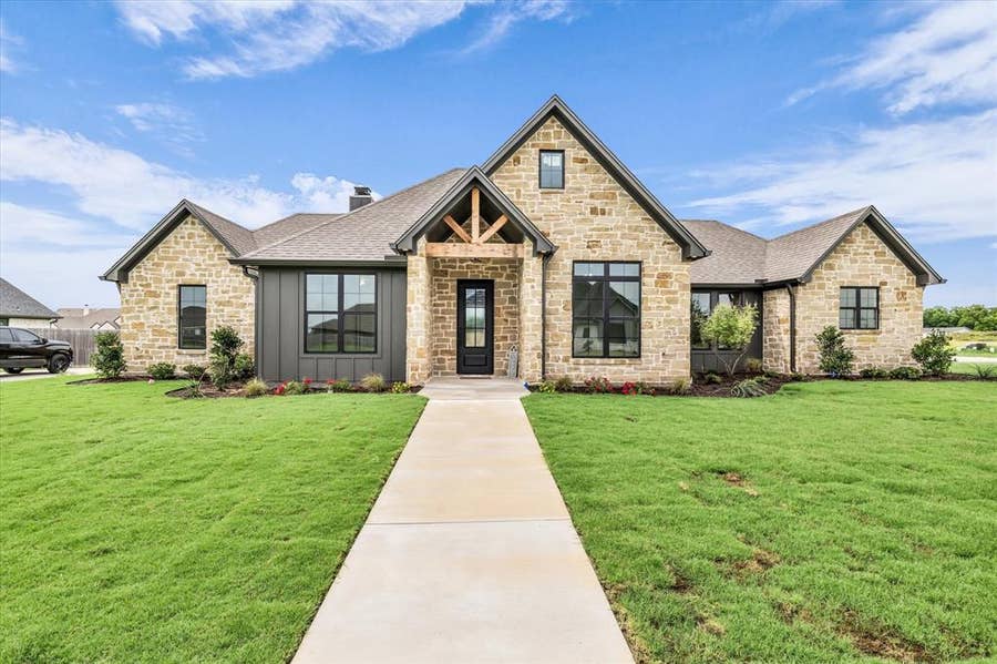 Property photo for 116 Cattail Court, Robinson, TX