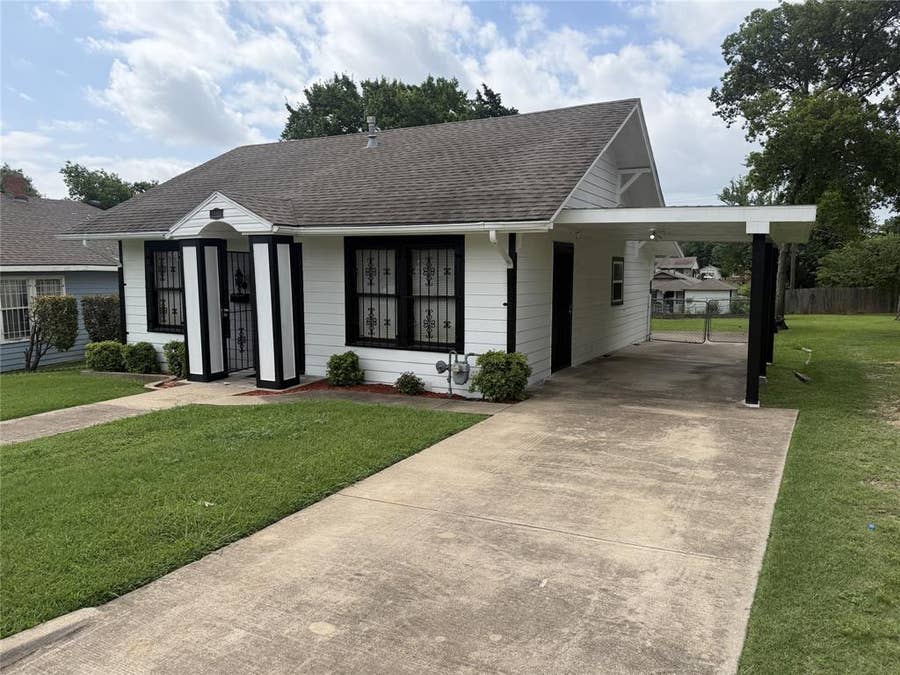 Property photo for 1466 Stella Avenue, Dallas, TX