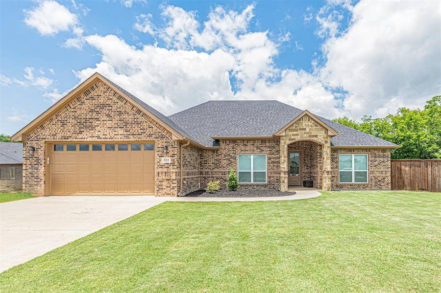 Property photo for 533 Limestone Circle, Mabank, TX