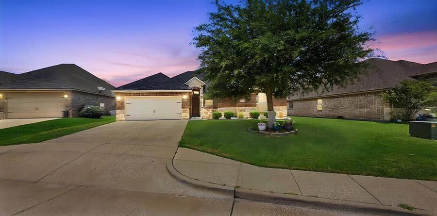Property photo for 608 Donna Circle, Granbury, TX