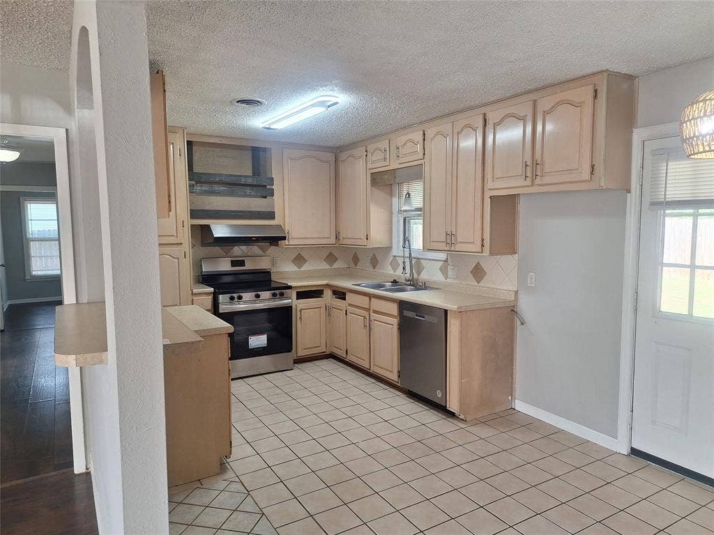 1225 Harrison Lane, Hurst, TX 76053 1225 Harrison Lane, Hurst, TX 76053