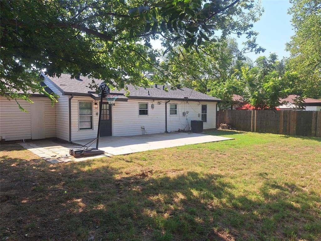1225 Harrison Lane, Hurst, TX 76053 1225 Harrison Lane, Hurst, TX 76053
