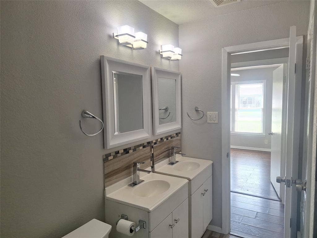 1225 Harrison Lane, Hurst, TX 76053 1225 Harrison Lane, Hurst, TX 76053