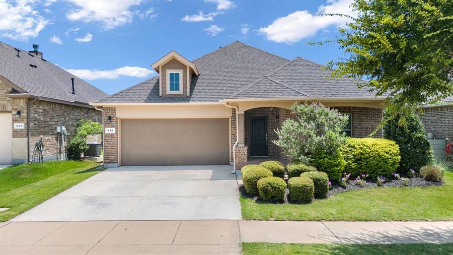 Property photo for 916 Hawks Way, Argyle, TX