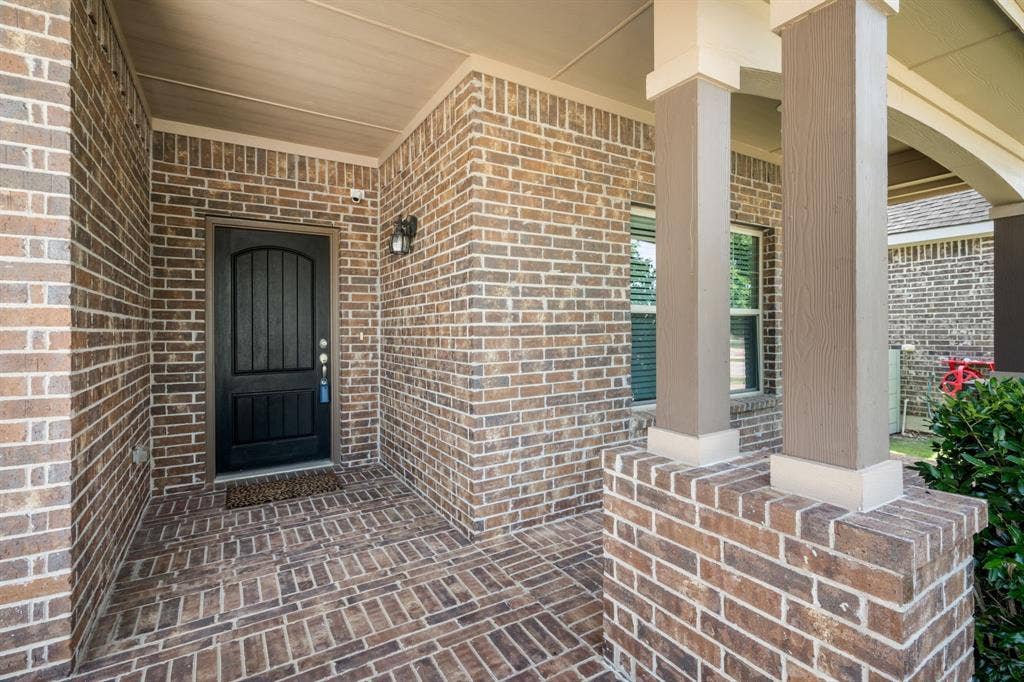 916 Hawks Way, Argyle, TX 76226