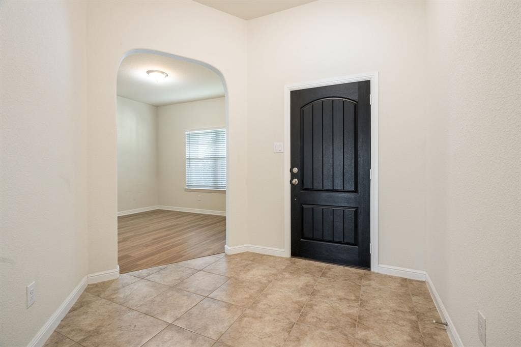 916 Hawks Way, Argyle, TX 76226