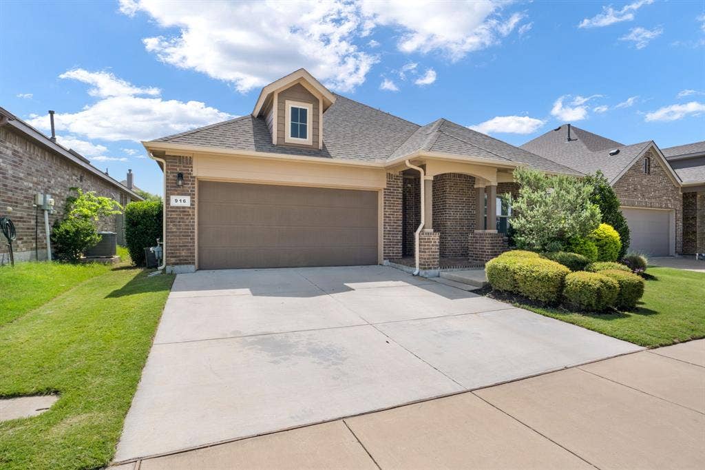 916 Hawks Way, Argyle, TX 76226