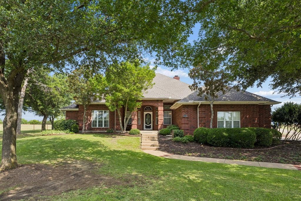 4210 Whitehead Road, Midlothian, TX 76065 Welcome Home!
