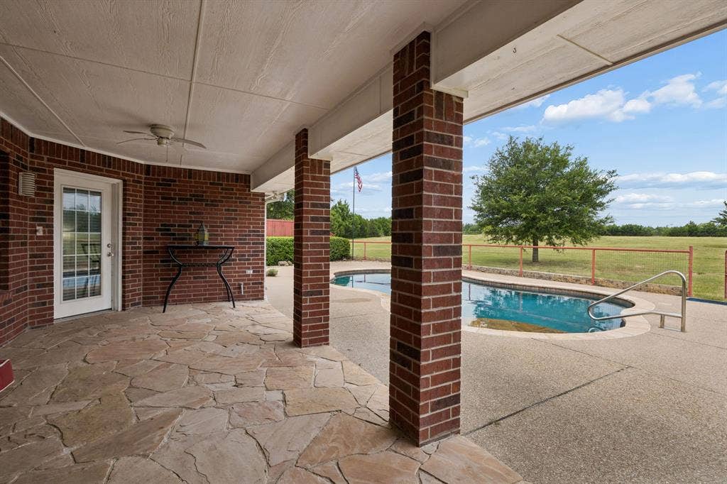 4210 Whitehead Road, Midlothian, TX 76065 Covered Patio