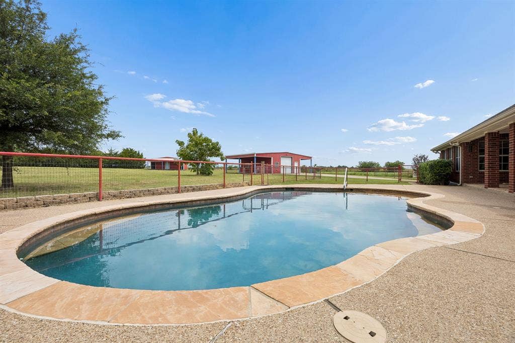 4210 Whitehead Road, Midlothian, TX 76065 4210 Whitehead Road, Midlothian, TX 76065